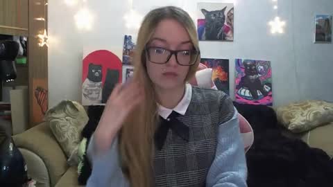 Snapshot of sophiasonata chatting on 10.04.25 SophiaSonata online show from 10.04.25