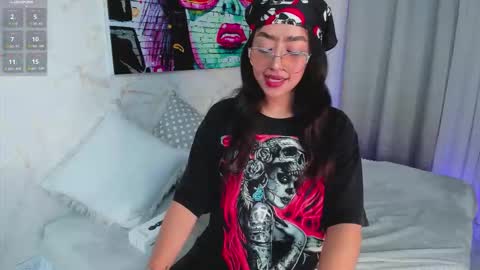 Snapshot of sophicarter_ chatting on 02.11.26 online show from 02.11.26