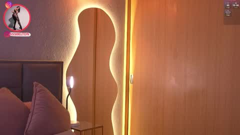 Snapshot of sophie_belton chatting on 11.29.25 sofia online show from 11.29.25