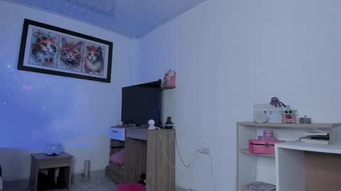 Snapshot of sophie_dolly_ chatting on 12.21.25 sophie doll online show from 12.21.25