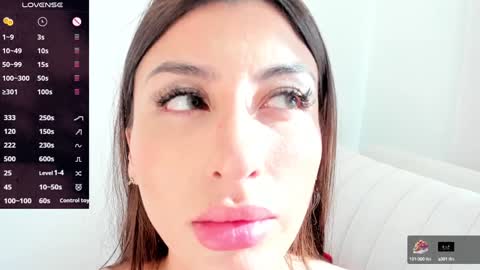 Snapshot of sophie_evanss_ chatting on 01.21.25   online show from 01.21.25