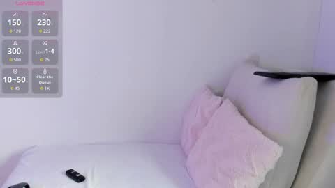 Snapshot of sophie_evanss_ chatting on 11.02.25 online show from 11.02.25