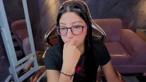 Snapshot of sophie_jones_b chatting on 02.04.26 sophie_jones_b online show from 02.04.26