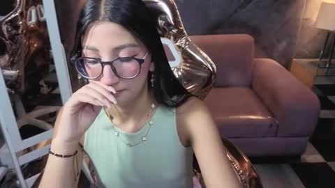 Snapshot of sophie_jones_b chatting on 02.12.26 sophie_jones_b online show from 02.12.26