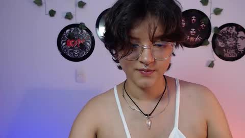 Snapshot of sophie_ross1 chatting on 10.18.25 sophie_ross1 online show from 10.18.25