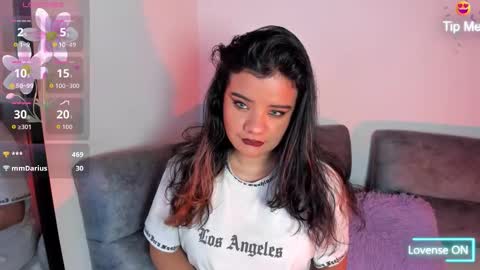 Snapshot of sophie_t_ chatting on 10.12.25 Sofia online show from 10.12.25