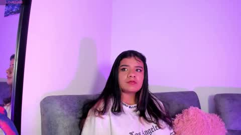 Snapshot of sophie_t_ chatting on 10.12.25 Sofia online show from 10.12.25