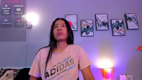 sophie_w1 online show from 11.24.25