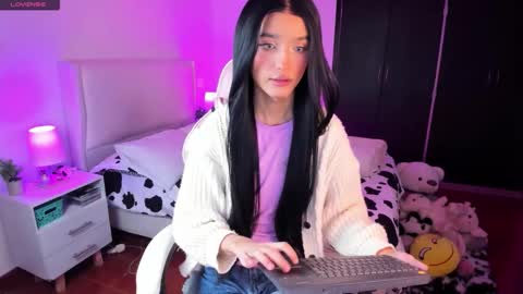 Snapshot of sophiecornett chatting on 12.15.25 online show from 12.15.25