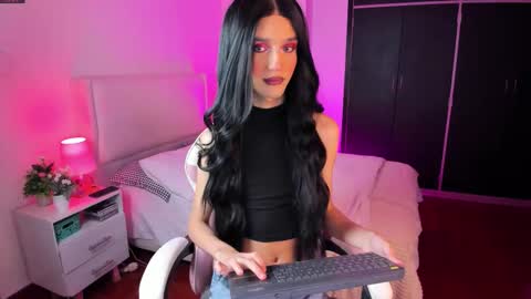 Snapshot of sophiecornett chatting on 12.22.25 online show from 12.22.25