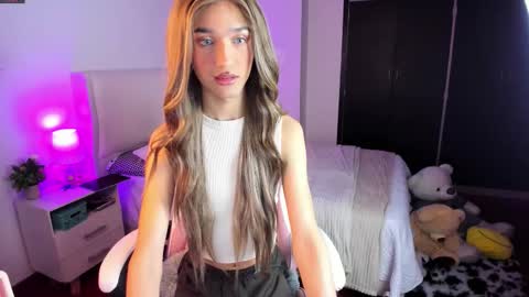 Snapshot of sophiecornett chatting on 02.03.26 online show from 02.03.26