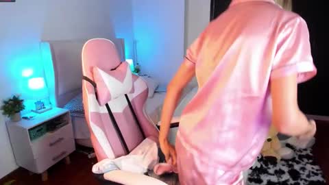 Snapshot of sophiecornett chatting on 02.10.26 online show from 02.10.26