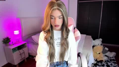 Snapshot of sophiecornett chatting on 02.18.26 online show from 02.18.26