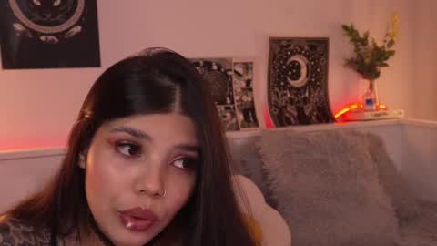 Sophiee  online show from 11.22.25