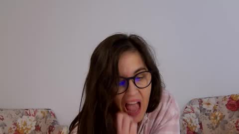 Snapshot of sophieerain chatting on 10.10.25 Sophie Rain online show from 10.10.25