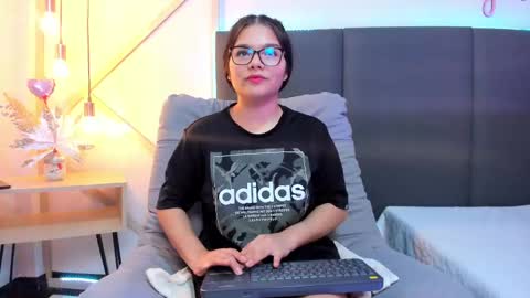 Snapshot of sophieharris__ chatting on 02.22.25 sophieharris__ online show from 02.22.25