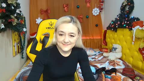 Snapshot of sophiekittyy chatting on 12.26.24 sophiekittyy online show from 12.26.24