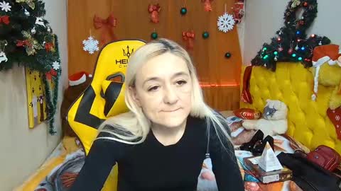 Snapshot of sophiekittyy chatting on 12.26.24 sophiekittyy online show from 12.26.24