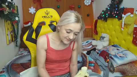 Snapshot of sophiekittyy chatting on 01.04.25 sophiekittyy online show from 01.04.25