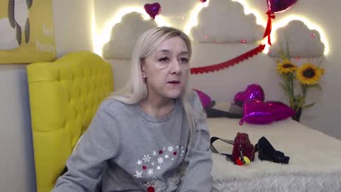 Snapshot of sophiekittyy chatting on 02.13.25 sophiekittyy online show from 02.13.25