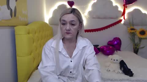 Snapshot of sophiekittyy chatting on 02.16.25 sophiekittyy online show from 02.16.25