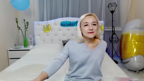 Snapshot of sophiekittyy chatting on 09.25.25 sophiekittyy online show from 09.25.25