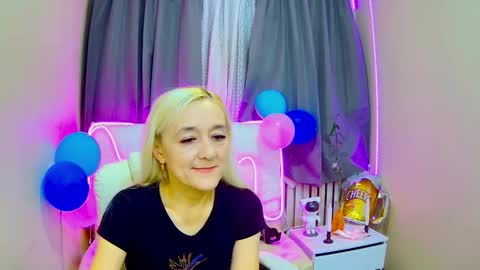 Snapshot of sophiekittyy chatting on 10.02.25 sophiekittyy online show from 10.02.25