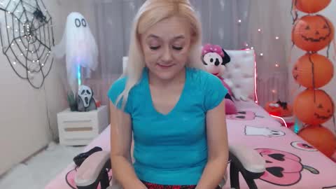 Snapshot of sophiekittyy chatting on 10.11.25 sophiekittyy online show from 10.11.25