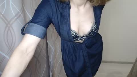 Sophiemisss online show from 10.21.25