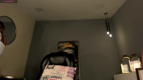 Sophie  Palmer online show from 10.31.25