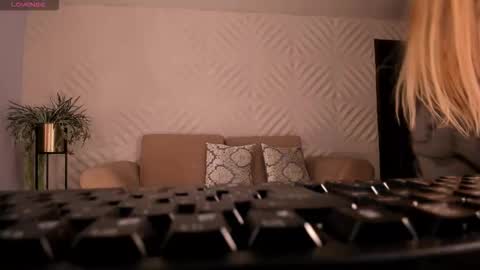 Sophie  Palmer online show from 11.21.25