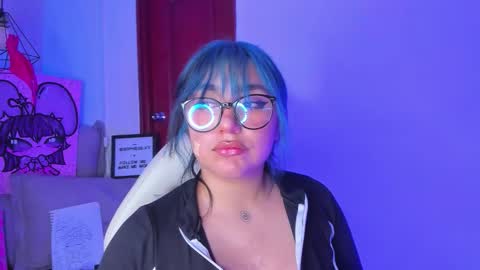 Snapshot of sophievv chatting on 02.05.26 Sophie online show from 02.05.26