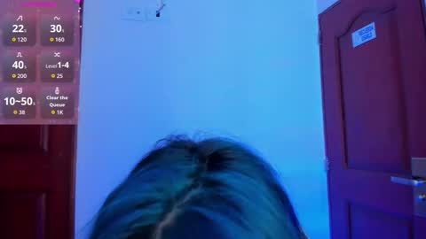 Snapshot of sophievv chatting on 02.12.26 Sophie online show from 02.12.26