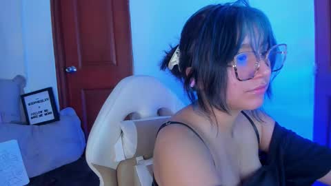 Snapshot of sophievv chatting on 02.13.26 Sophie online show from 02.13.26