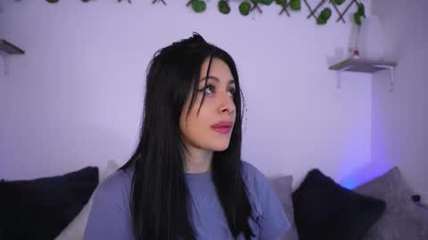 Snapshot of sophiiecums chatting on 11.19.25 Sophiie online show from 11.19.25