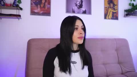 Snapshot of sophiiecums chatting on 11.20.25 Sophiie online show from 11.20.25