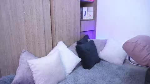 Snapshot of sophiiecums chatting on 12.17.25 Sophiie online show from 12.17.25