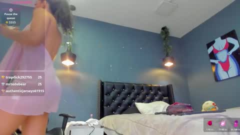 Snapshot of sophiietaylor_ chatting on 09.14.25 Sophie Taylor online show from 09.14.25
