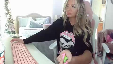 Snapshot of southernbarbii chatting on 12.01.24 Your Barbii online show from 12.01.24