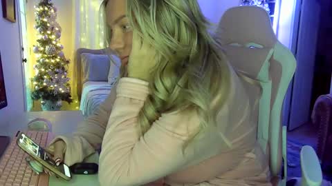 Snapshot of southernbarbii chatting on 12.08.24 Your Barbii online show from 12.08.24