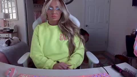 Snapshot of southernbarbii chatting on 02.11.25 Your Barbii online show from 02.11.25