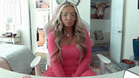 Snapshot of southernbarbii chatting on 02.13.25 Your Barbii online show from 02.13.25