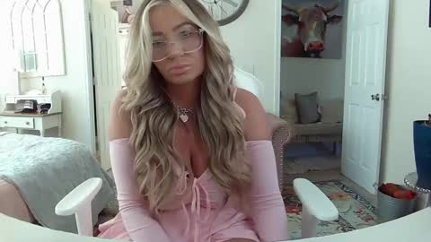 Snapshot of southernbarbii chatting on 02.14.25 Your Barbii online show from 02.14.25