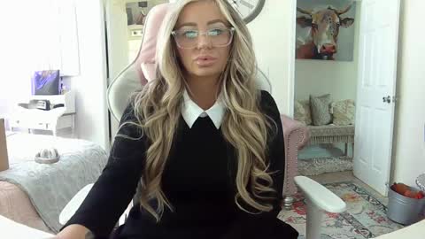 Snapshot of southernbarbii chatting on 02.18.25 Your Barbii online show from 02.18.25