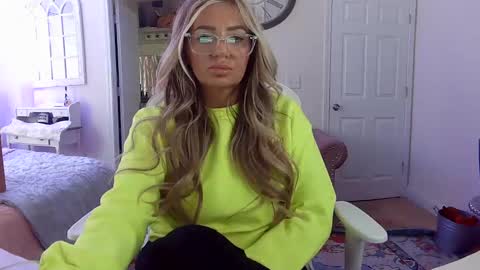 Snapshot of southernbarbii chatting on 02.18.25 Your Barbii online show from 02.18.25