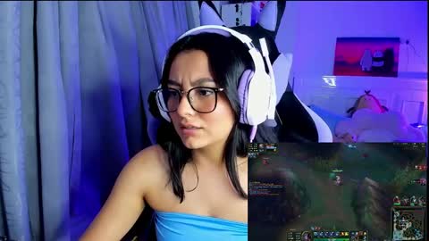 Snapshot of soy___lili chatting on 12.28.24 Lili online show from 12.28.24