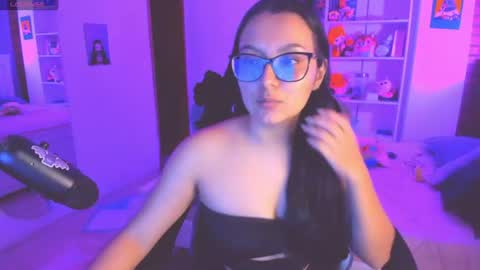 Snapshot of soy___lili chatting on 07.19.26 Lili online show from 07.19.26