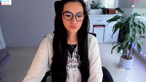 Luisa    online show from 01.17.25