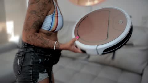 Snapshot of soytulu_ chatting on 01.08.25 brisa s online show from 01.08.25