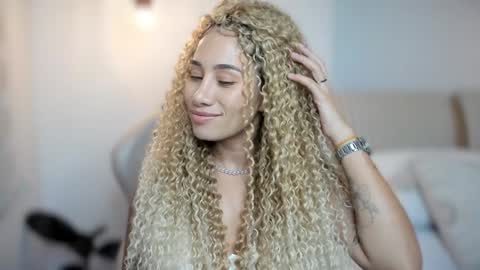 Snapshot of soytulu_ chatting on 02.08.25 brisa s online show from 02.08.25